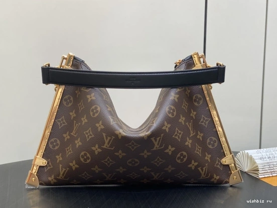 WIS VUITTON Trunk Lucky LOUIS 0923